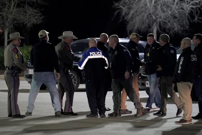 <span class="caption">Law enforcement officials outside Congregation Beth Israel synagogue on Jan. 15, 2022, in Colleyville, Texas. </span> <span class="attribution"><a class="link " href="https://newsroom.ap.org/detail/TexasSynagogueStandoff/27e05a366348499194e51394637d7fdc/photo?Query=texas%20synagogue&mediaType=photo&sortBy=&dateRange=Anytime&totalCount=41&currentItemNo=24" rel="nofollow noopener" target="_blank" data-ylk="slk:AP Photo/Tony Gutierrez">AP Photo/Tony Gutierrez</a></span>