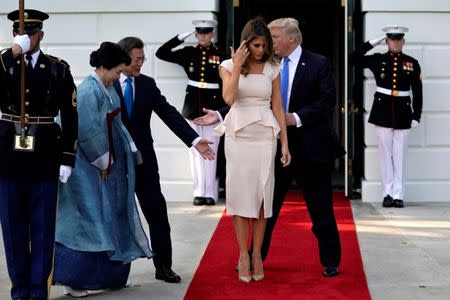 U.S. President Donald Trump and first lady Melania Trump welcome South Korean President Moon Jae-in and his wife Kim Jeong-sook to the White House in Washington, U.S., June 29, 2017. REUTERS/Carlos Barria