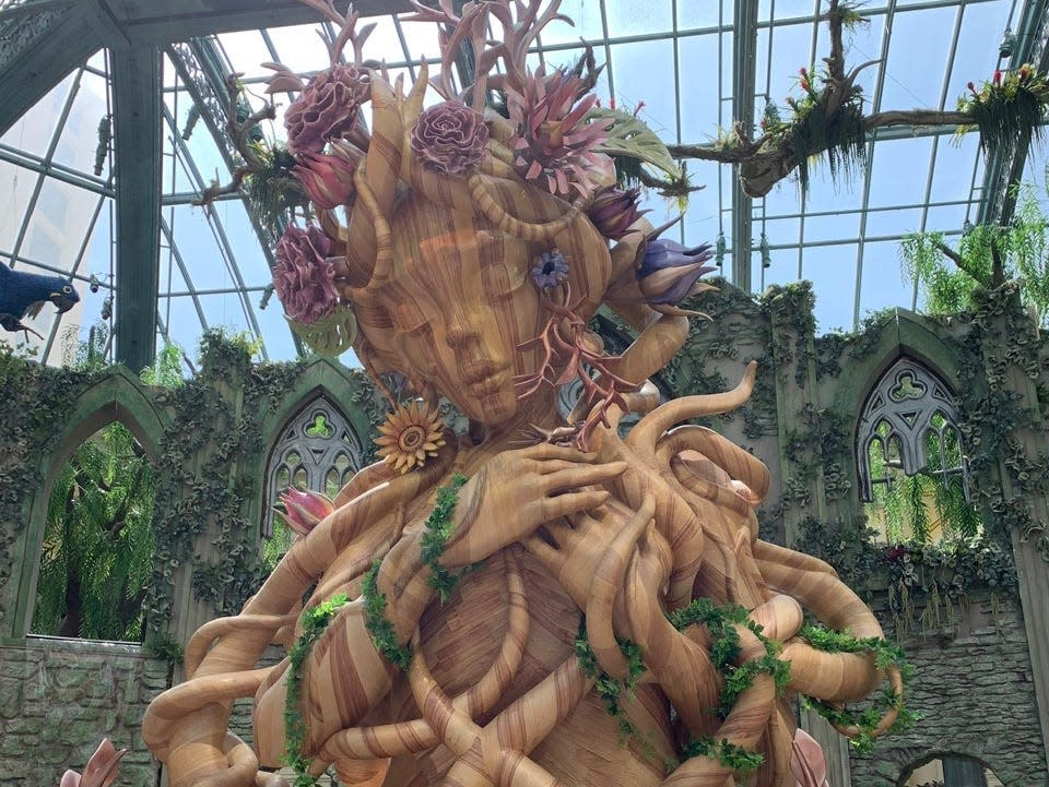 Bellagio atrium with flower-filled sculpture.