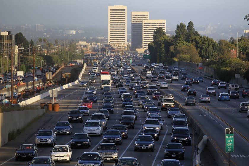 WESTWOOD, CA - May 24 2010: Traffic crawls along the northbound 405 freeway during rush hour April 16 2013 in Westwood. The Los Angeles County Metropolitan Transportation Authority has formally acknowledged a delay of at least 13 months in completion of the 405 widening project. Projected date for completion is now mid-2014. (Brian van der Brug / Los Angeles Times)