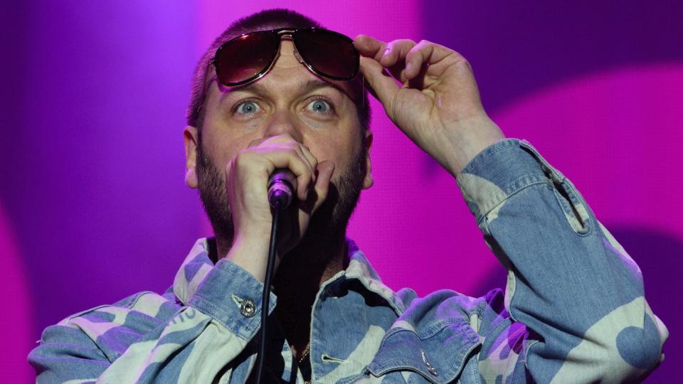 Tom Meighan von Kasabian bei einem Konzert 2015  in Chelmsford.