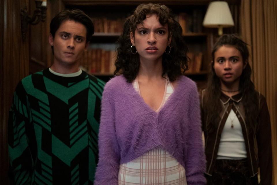 freeridge l to r tenzing trainor as cameron, bryana salaz as ines, ciara riley wilson as demi in episode 108 of freeridge cr kevin estradanetflix © 2022