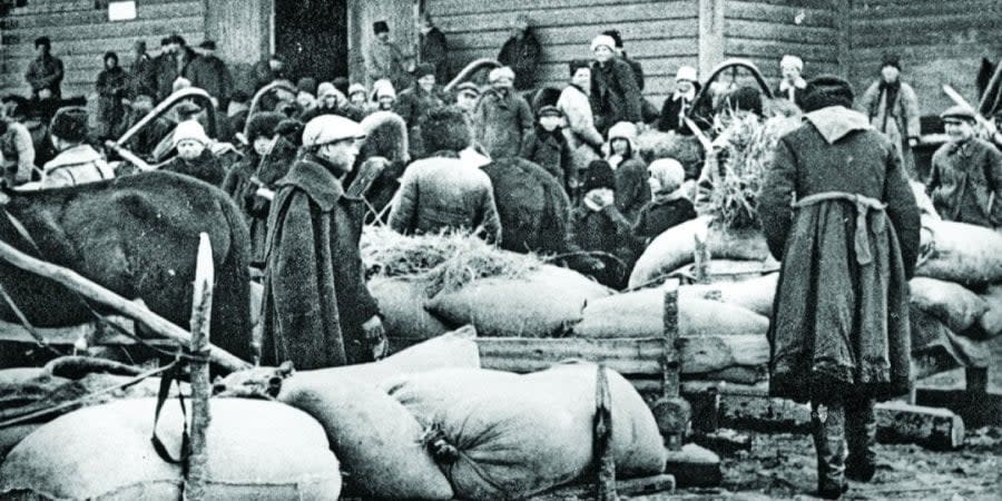 Peasants hand over bread in the Baryshev District of Kyiv Oblast, 1930