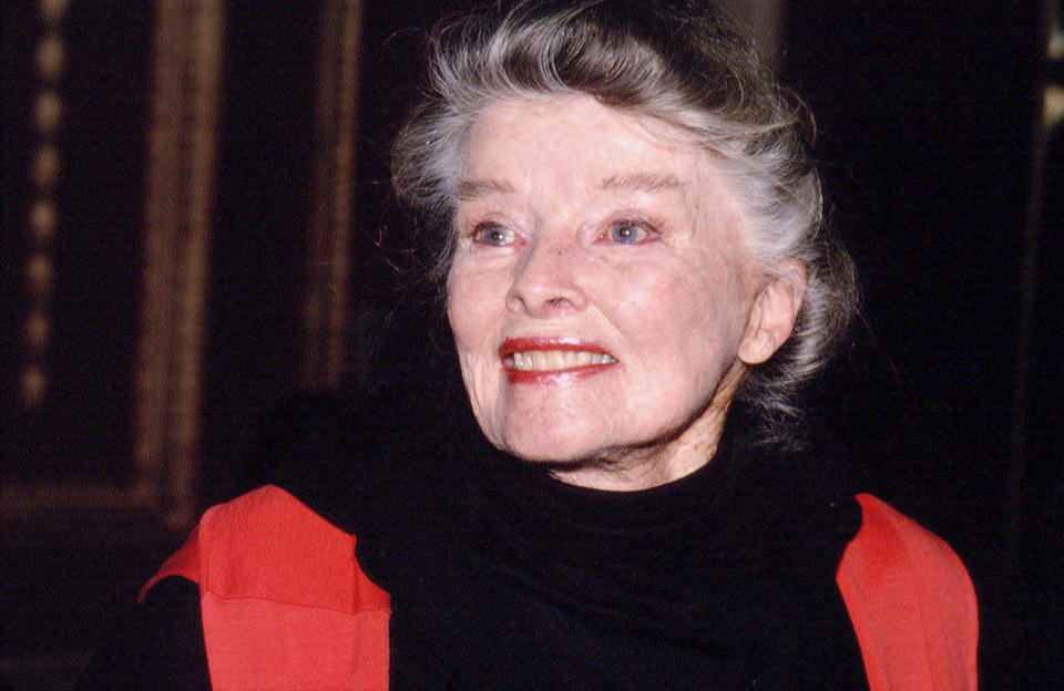 Katharine Hepburn (desde 1992) durante Katharine Hepburn en una subasta de Benefit Party para Planned Parenthood el 12 de mayo de 1992 en el Hotel Waldorf Astoria en la ciudad de Nueva York, Nueva York, Estados Unidos. (Foto de Gregory Pace/FilmMagic)