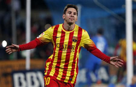 Barcelona's Lionel Messi celebrates after scoring his second goal against Getafe during their Spanish King's Cup soccer match at Colisseum Alfonso Perez stadium in Getafe January 16, 2014. REUTERS/Sergio Perez