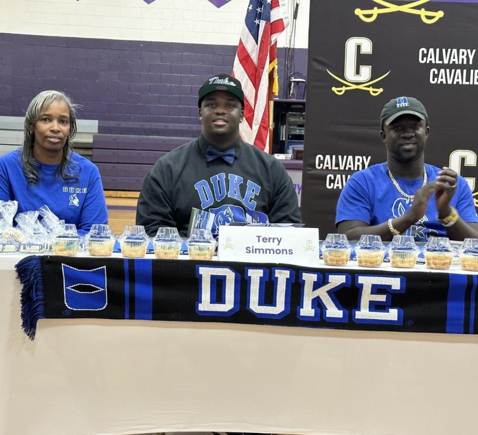 Terry Simmons of Calvary Day, with his parents, as he signed to play football at Duke Wednesday.