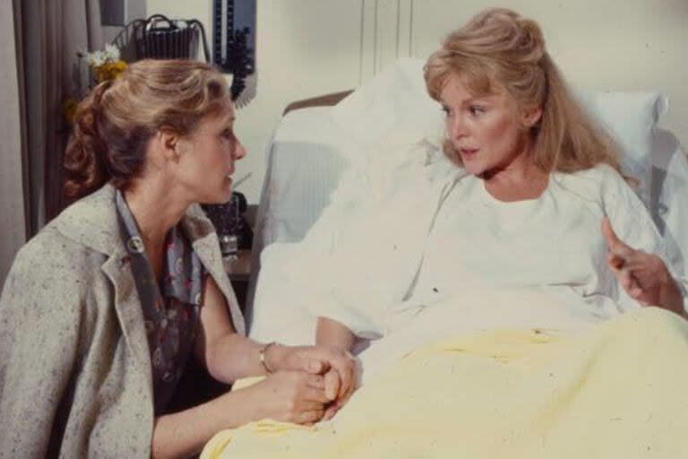 Junto a Tuesday Weld en la película para televisión Mother and Daughter: The Loving War