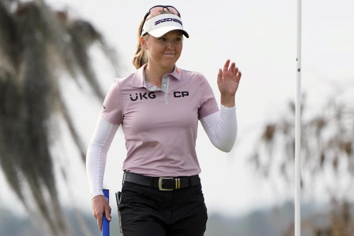 Brook Henderson waves to the gallery after sinking a birdie putt on the 18th green during the first round of the LPGA Hilton Grand Vacations Tournament of Champions Thursday, Jan. 19, 2023, in Orlando, Fla. (AP Photo/John Raoux)