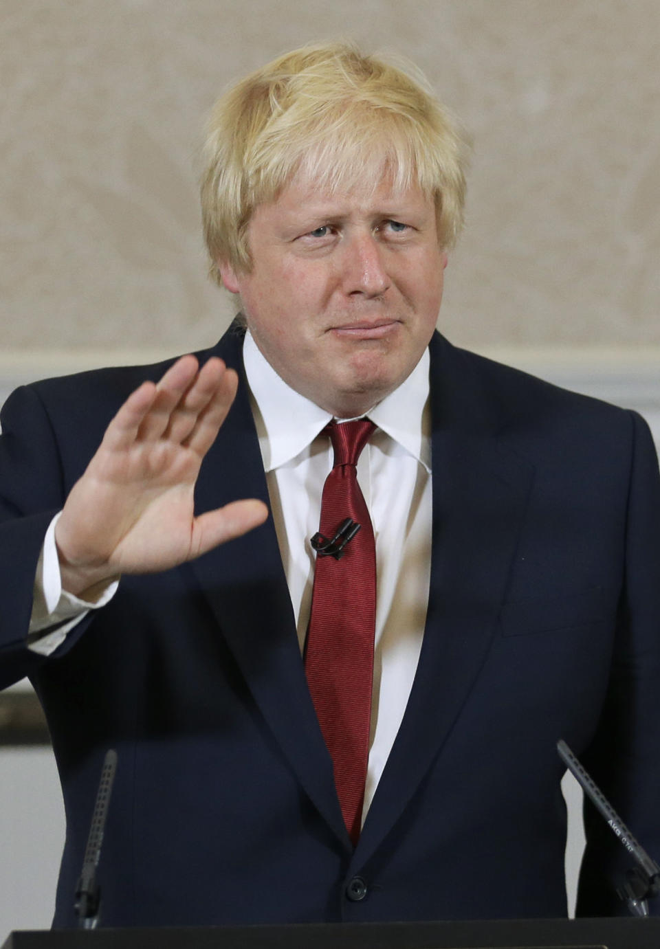 Former London mayor Boris Johnson waves as he announces that he will not run for  leadership of Britain's ruling Conservative Party in London, Thursday, June 30, 2016. The battle to succeed Prime Minister David Cameron as Conservative Party leader has drawn strong contenders with the winner set to become prime minister and play a vital role in shaping Britain's relationship with the European Union after last week's Brexit vote. (AP Photo/Matt Dunham)