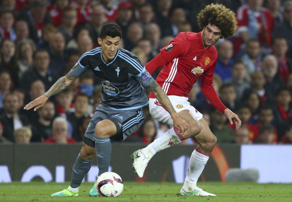 <p>Celta’s Pablo Hernandez, left vies for the ball with Manchester United’s Marouane Fellaini during the Europa League semifinal second leg soccer match between Manchester United and Celta Vigo at Old Trafford </p>