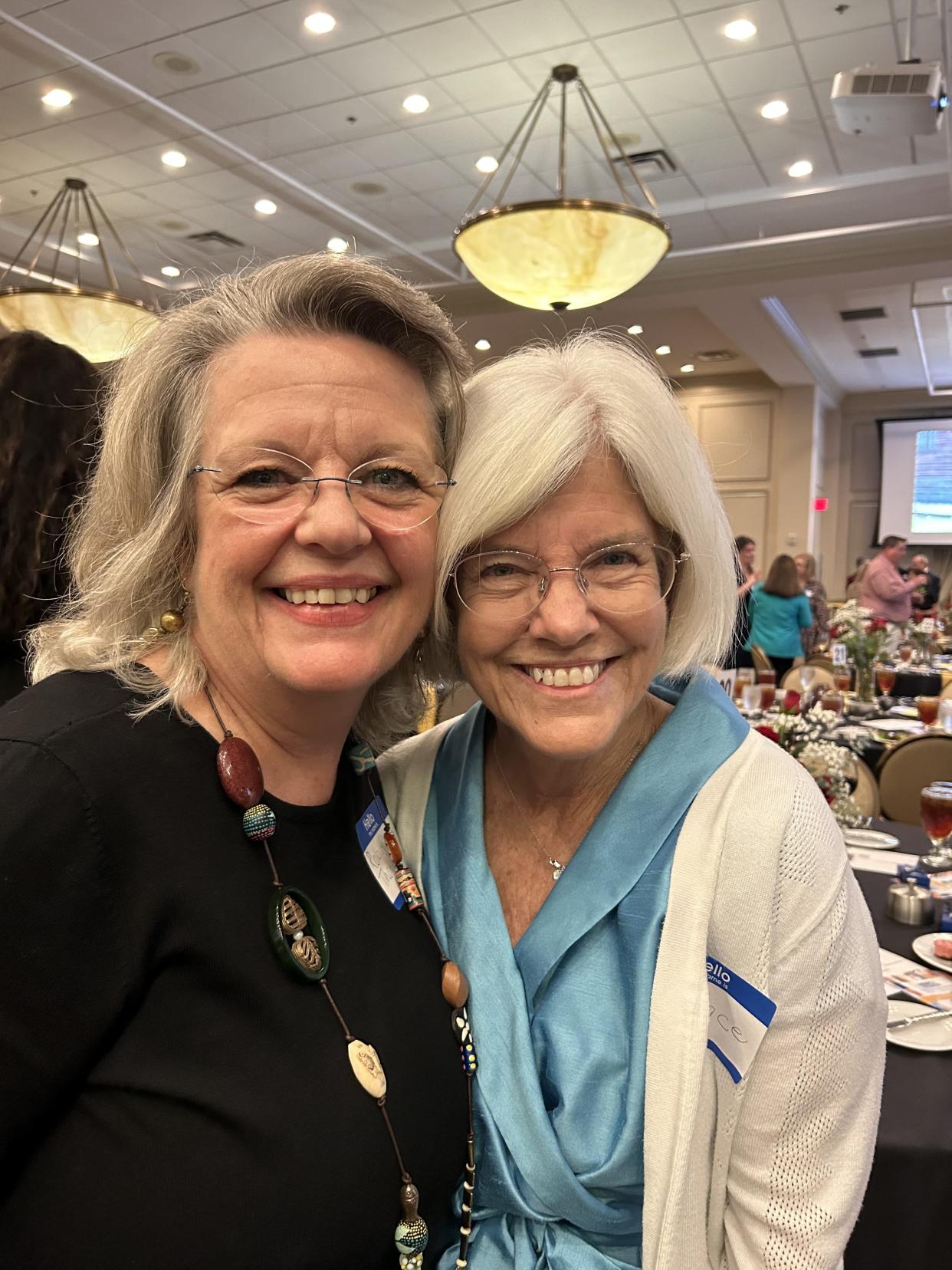 Robin Hassler Thompson, left, and Candace McKibben at the Holocaust Education Resource Council Remembrance Dinner, 2023.