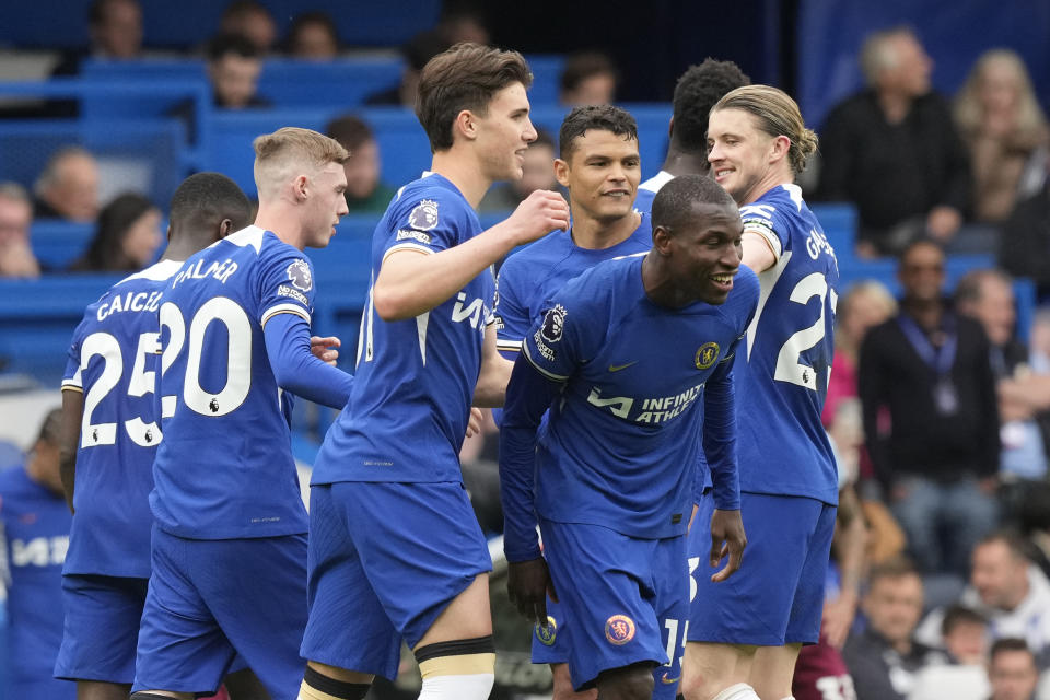 Chelsea's Nicolas Jackson, second right, celebrates with teammates after scoring his side's fifth goal during the English Premier League soccer match between Chelsea and West Ham United at Stamford Bridge stadium in London, England, Sunday, May 5, 2024. (AP Photo/Frank Augstein)