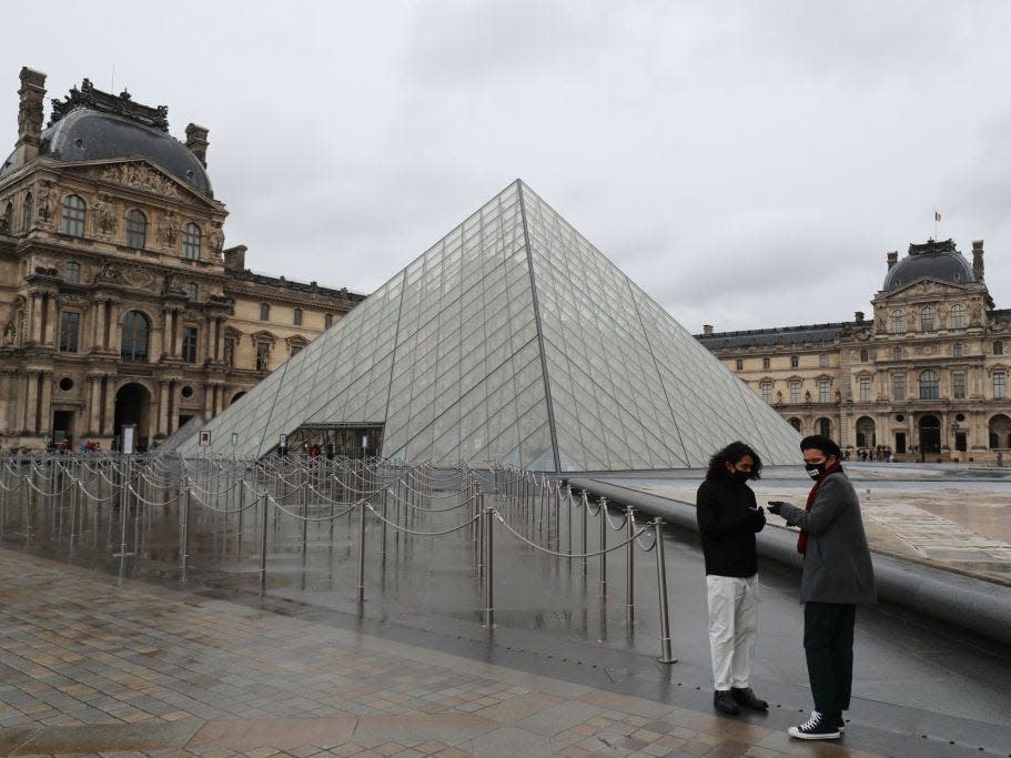 Louvre Paris empty coronavirus