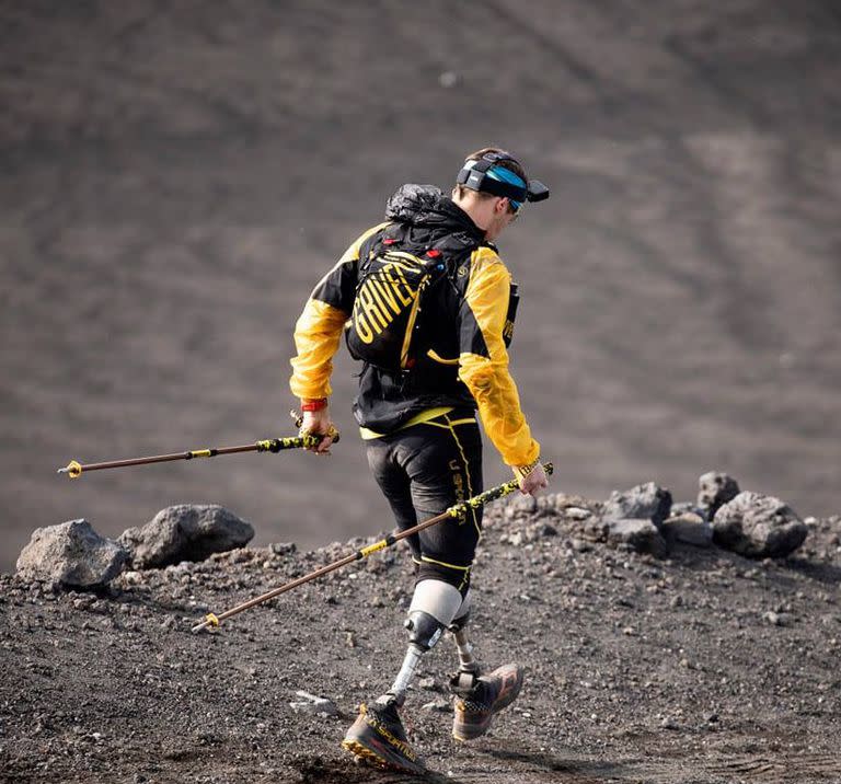 Andrea Lanfri, camino a la cumbre en el Everest.