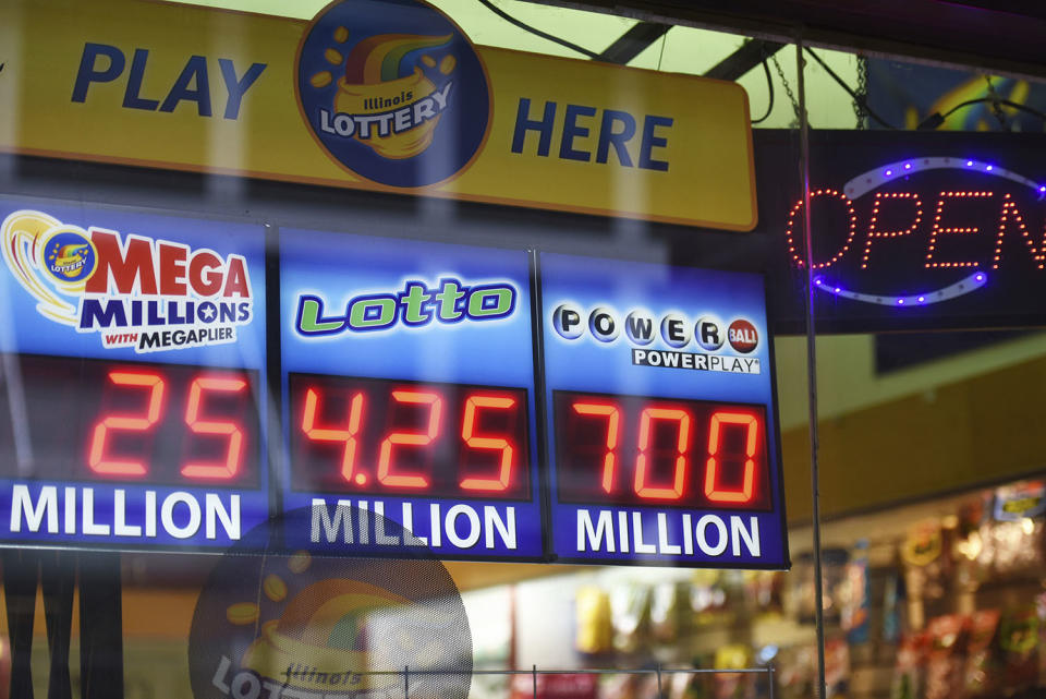 Powerball lottery jackpot reaches $700 million