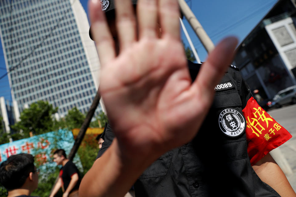 <p>A security agent gestures near the site of a blast outside the U.S. Embassy in Beijing, China, July 26, 2018. (Photo: Damir Sagolj/Reuters) </p>