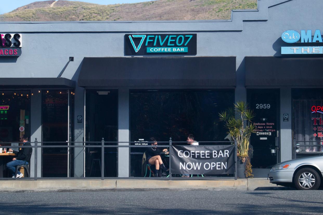 A banner announces the recent opening of a new Five07 coffee bar on Thousand Oaks Boulevard.