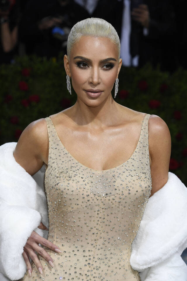 Sie wird nie nicht stylish sein: Kim Kardashian trägt Balenciaga ebenso elegant wie Dolce & Gabbana, hat sogar ihre eigene Kollektion. Als sie im Mai zur Met Gala in Marilyn Monroes Kleid erschien, gehörten ihr weltweit die Titelseiten. "Was immer man von ihrer Marke hält, ihren Einfluss kann niemand bestreiten", so das Fazit von 'GQ'.