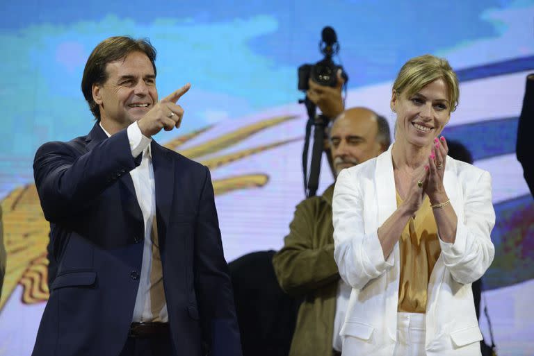 Luis Lacalle Pou y Lorena Ponce de León, cuando el presidente obtuvo su triunfo electoral