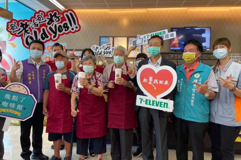 本土第10家7-ELEVEN「幾點了咖啡館」落腳彰化福鹿門市。（老五老基金會提供）