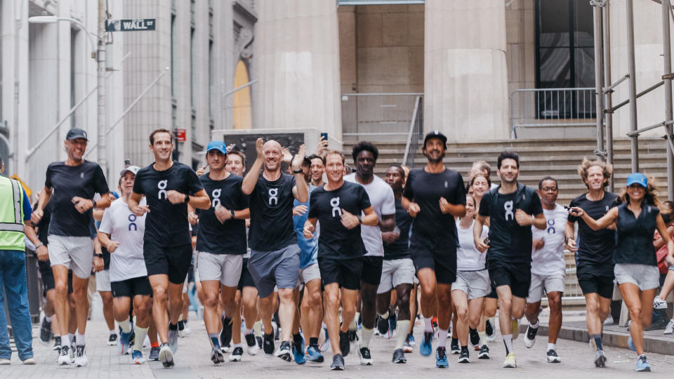 The On management team and ambassadors ran to the NYSE to ring the opening bell.