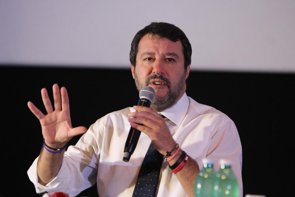 Salvini: "Mi è arrivato un altro proiettile"