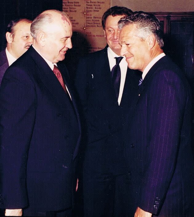 Domenico Bruschi con Mikhail Gorbaciov, ultimo segretario generale del PCUS in visita a San Marino, 1994. (Photo: Carlo Filippini)