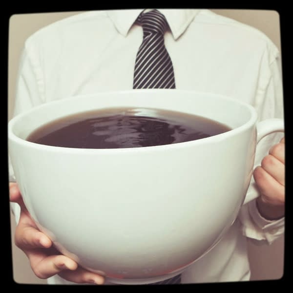 3,6 Kilogramm ist diese Kaffeetasse schwer. (Bild: Amazon UK)