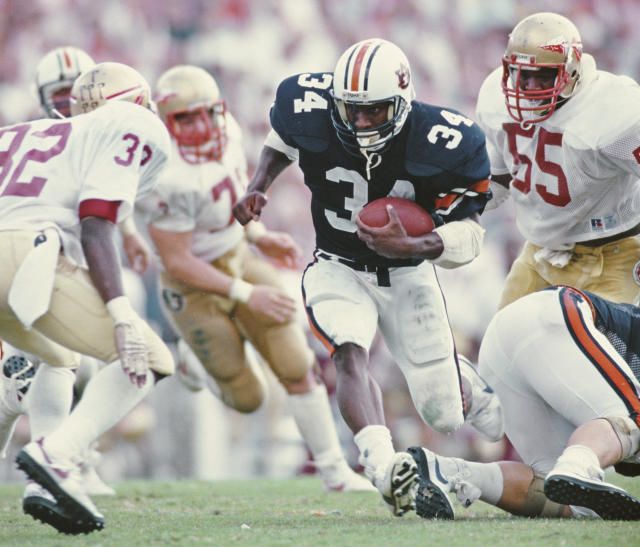 Bo Jackson, shown playing running back for Auburn against Florida State on October 12, 1985 in Auburn, Alabama. (Photo by Damien Strohmeyer/Allsport/Getty Images)