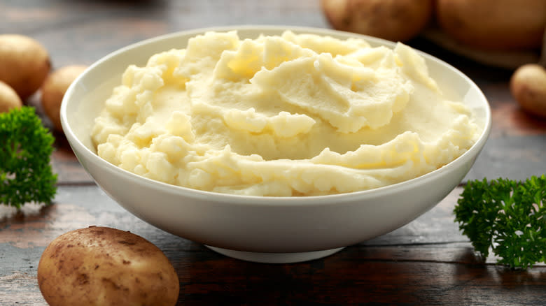 Mashed potatoes in bowl