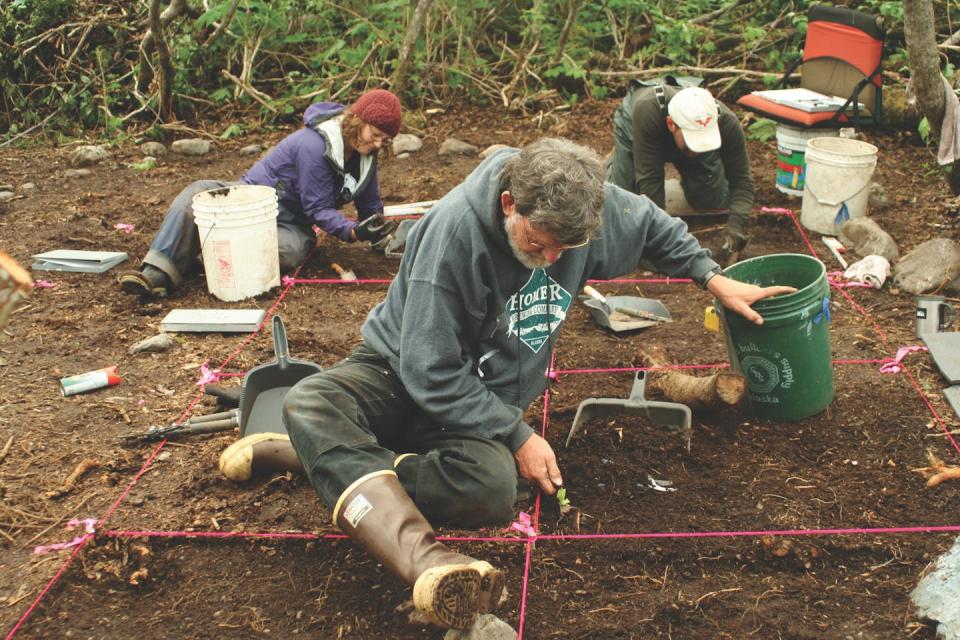 A 2013 archaeological dig at the 19th-century Ḵeik’uliyáa sealing campsite uncovered glass trade beads, rifle cartridges, metal utensils, ceramics and toys. © Smithsonian Institution