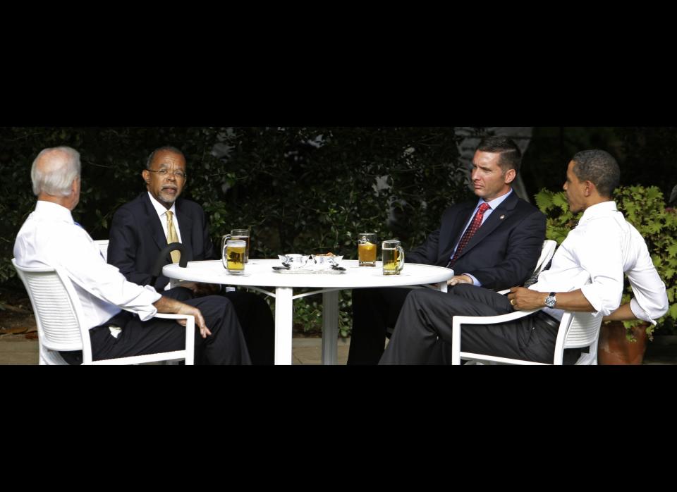 In this July 30, 2009 file photo, Obama and Vice President Joe Biden have a beer with Harvard scholar Henry Louis Gates Jr., second from left, and Cambridge, Mass., police Sgt. James Crowley in the Rose Garden of the White House in Washington. (AP Photo/Alex Brandon, File)