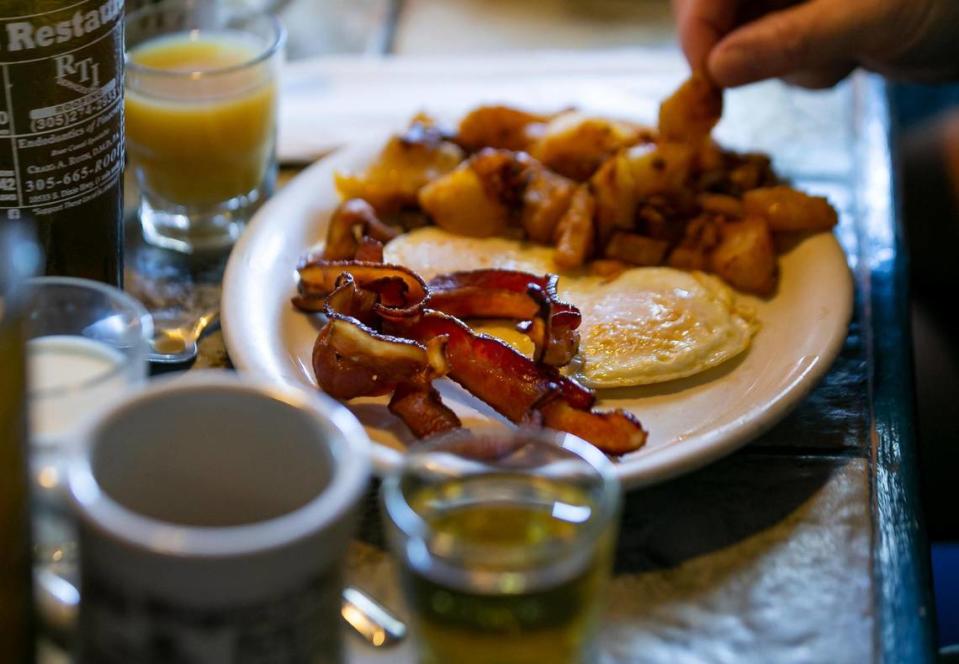 El especial de dos huevos en el Wagons West Restaurant