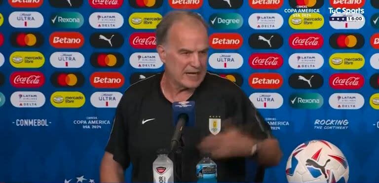 Marcelo Bielsa, durante la conferencia de prensa