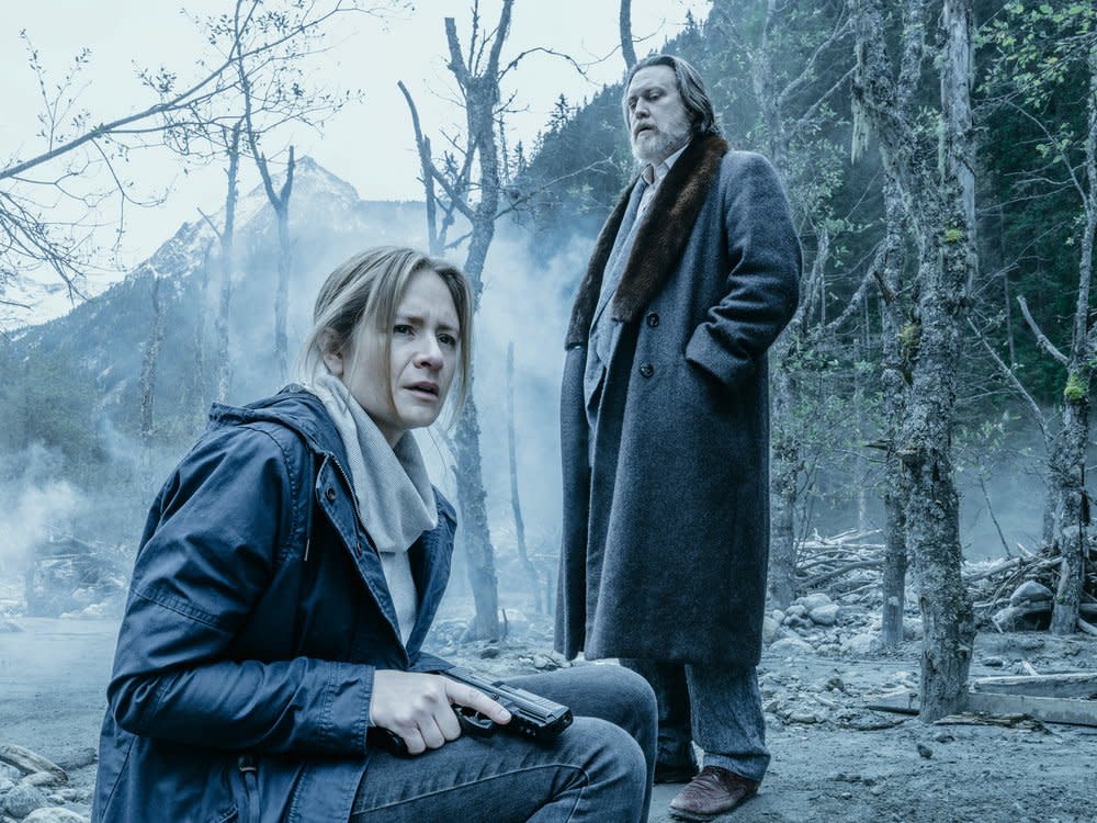 "Der Pass 3": Ellie Stocker (Julia Jentsch) und Gedeon Winter (Nicholas Ofczarek) ringen um Vergeltung oder Vergebung. (Bild: © Sky Deutschland/W&B Television/Hendrik Heiden)