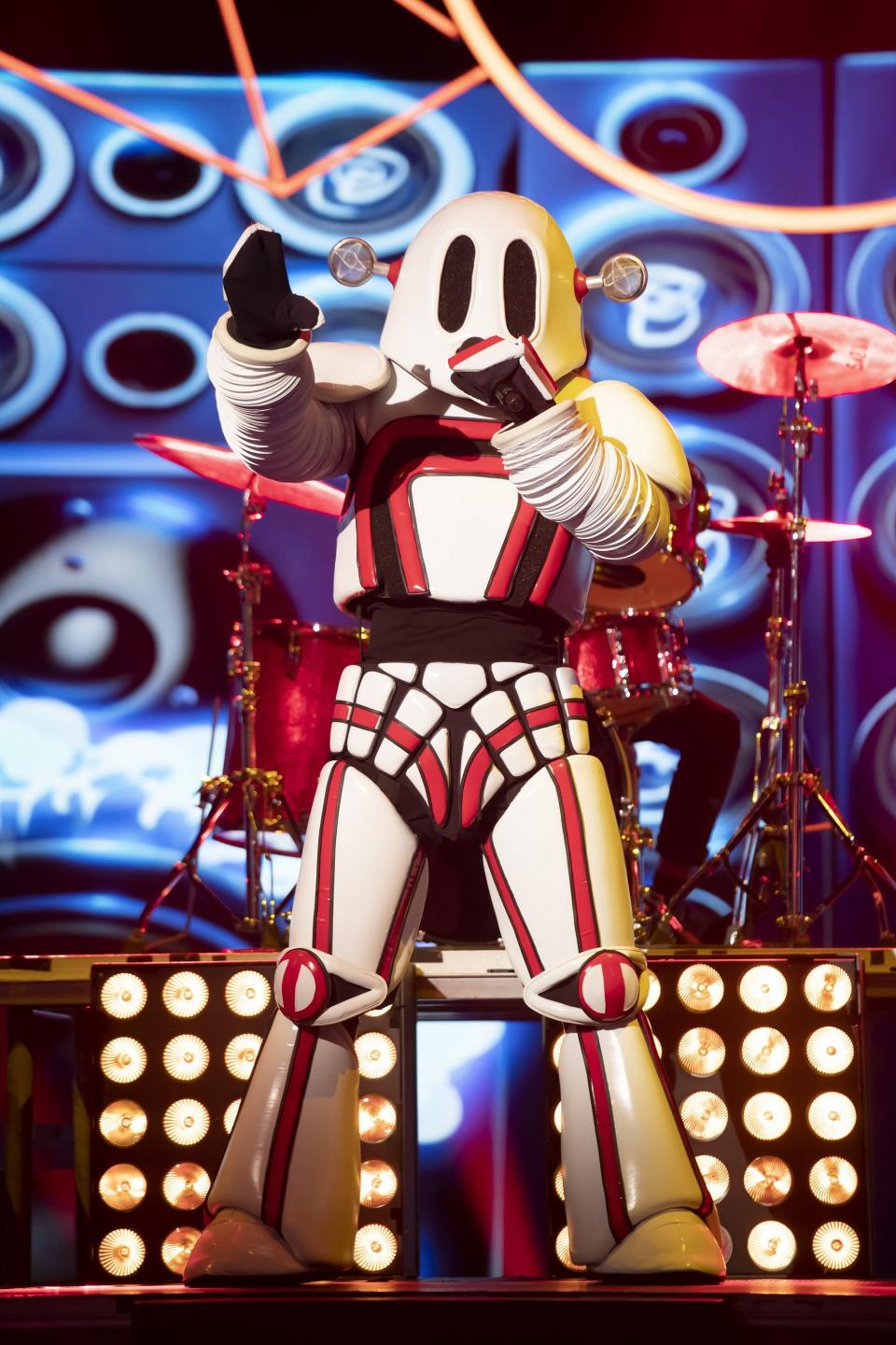 Cody Simpson as The Robot on The Masked Singer