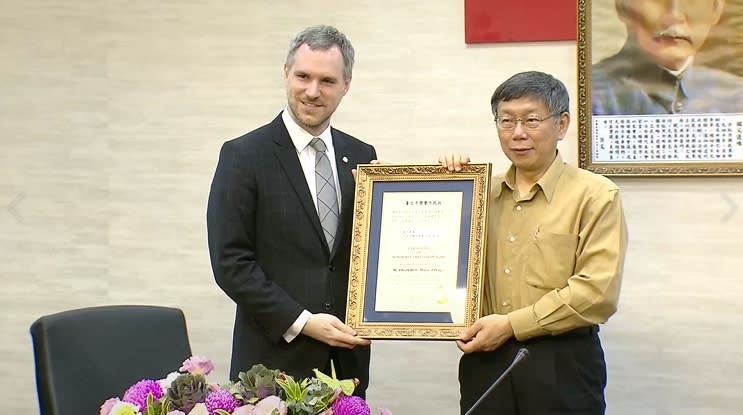 去年三月，賀瑞普特別來台與台北市簽訂「姊妹市」。（圖／東森新聞）