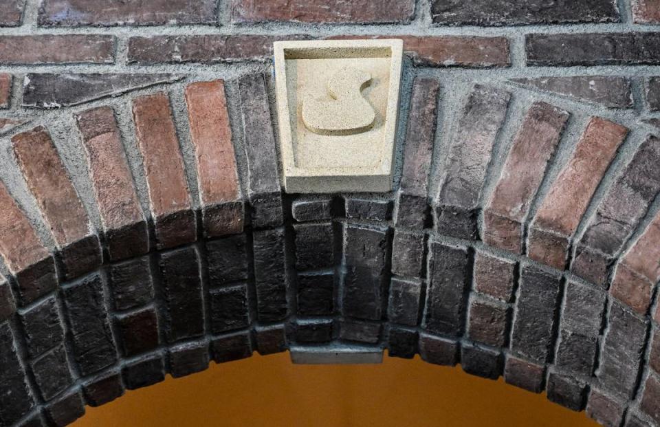 A duck-shaped brick appears in the keystone of the archways around Mad Duck’s fourth location at Maple and Copper in north Fresno, built from the ground up. CRAIG KOHLRUSS/ckohlruss@fresnobee.com