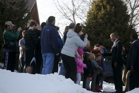 U.S. President Barack Obama (R) speaks with local residents as he leaves a house after a living room discussion at a private residence in in Omaha, Nebraska, January 13, 2016. REUTERS/Carlos Barria