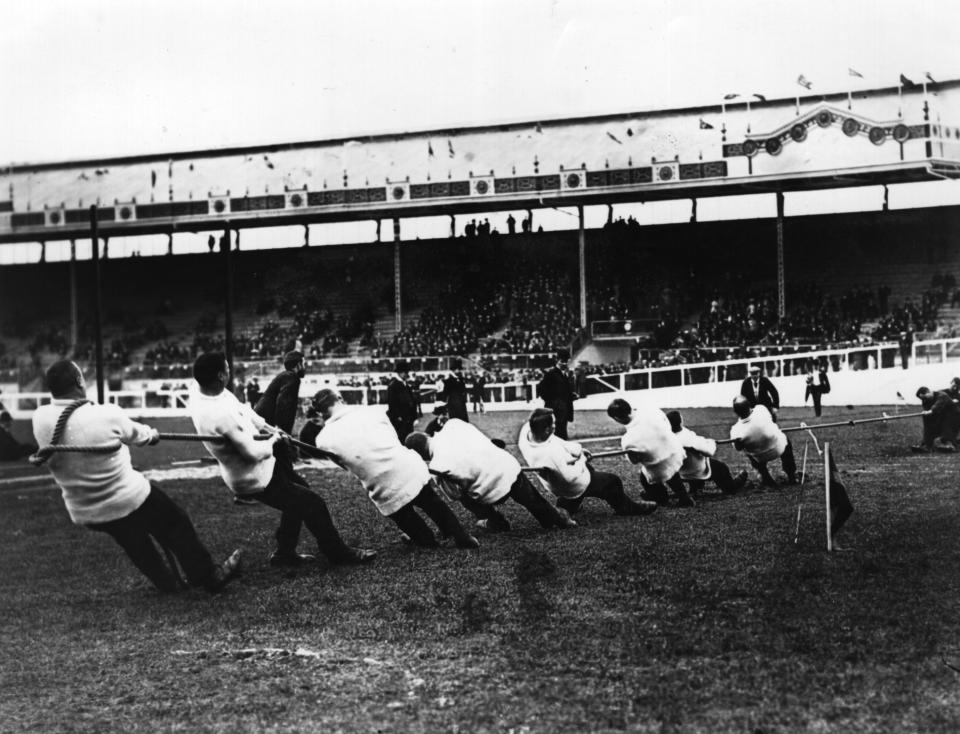 Das britische Tauzieh-Team bei den Spielen 1908 (Bild: Topical Press Agency/Getty Images)