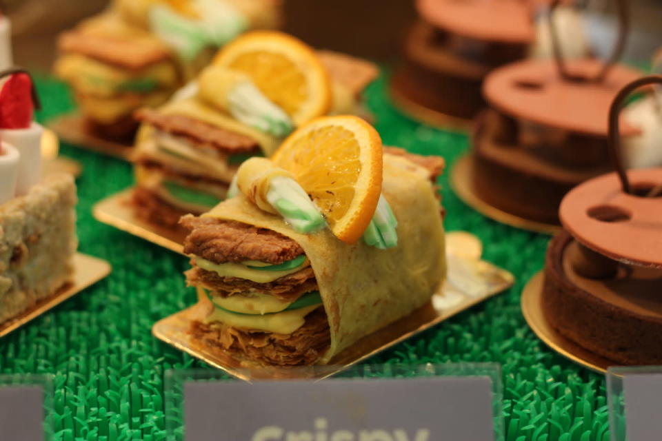 <p>Here’s another delicacy which fooled the crowd at the Singapore Coffee Festival. It might look like a savoury duck delicacy, but it is in fact, a sweet mandarin orange pastry. The Crispy Duck is a mandarin orange and crepe mille-feuille (custard slice) with green apples. </p>