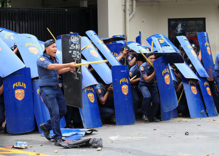 Policemen advance in formation during a violent dispersal of various activist and Indigenous People's (IP) groups protesting against the continuing presence of U.S. troops in the Philippines in front of the U.S. Embassy in metro Manila, Philippines October 19, 2016. REUTERS/Romeo Ranoco