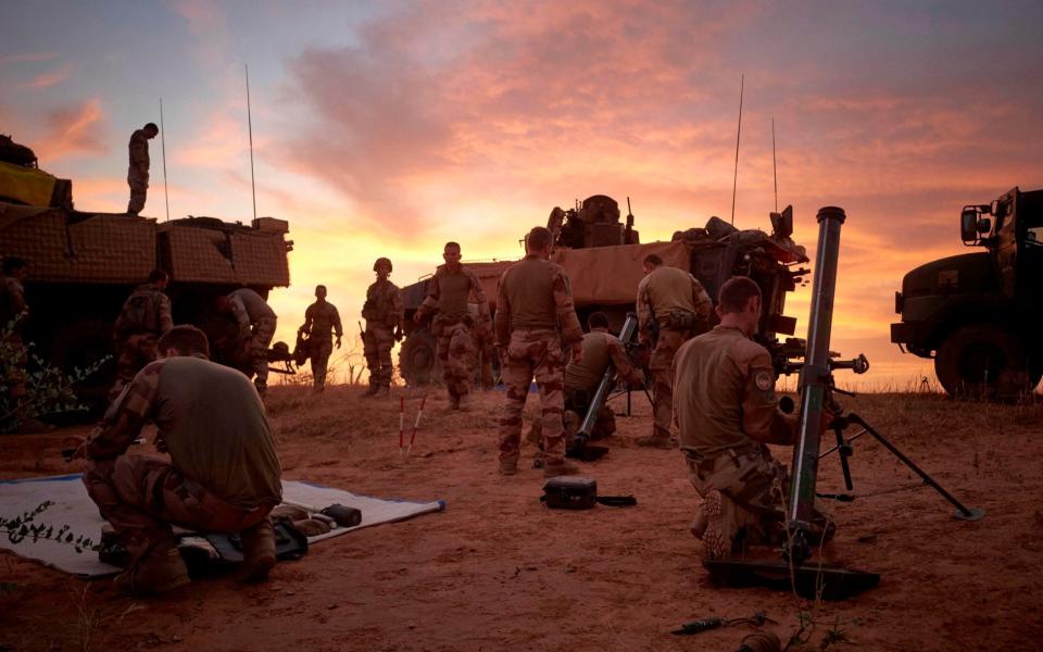 French soldiers set up a Temporary Operative Advanced Base during an operation in the jihadist infested tri-border region between Niger, Mali and Burkina Faso in November 2019. - Michele Cattani /AFP