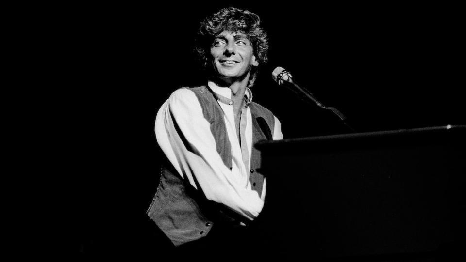 Barry Manilow in concert, 1983