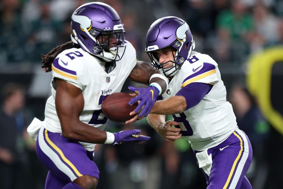 PHILADELPHIA, PENNSYLVANIA - SEPTEMBER 14: Kirk Cousins #8 of the Minnesota Vikings hands the ball off to Alexander Mattison #2 during the first half at Lincoln Financial Field on September 14, 2023 in Philadelphia, Pennsylvania. (Photo by Tim Nwachukwu/Getty Images)