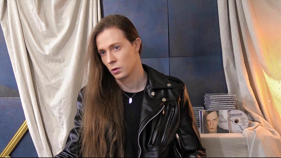 Jered Threatin bastelte sich eine eigene Karriere im Internet – und die Musikwelt fiel darauf rein (Bild: Facebook/Threatin)