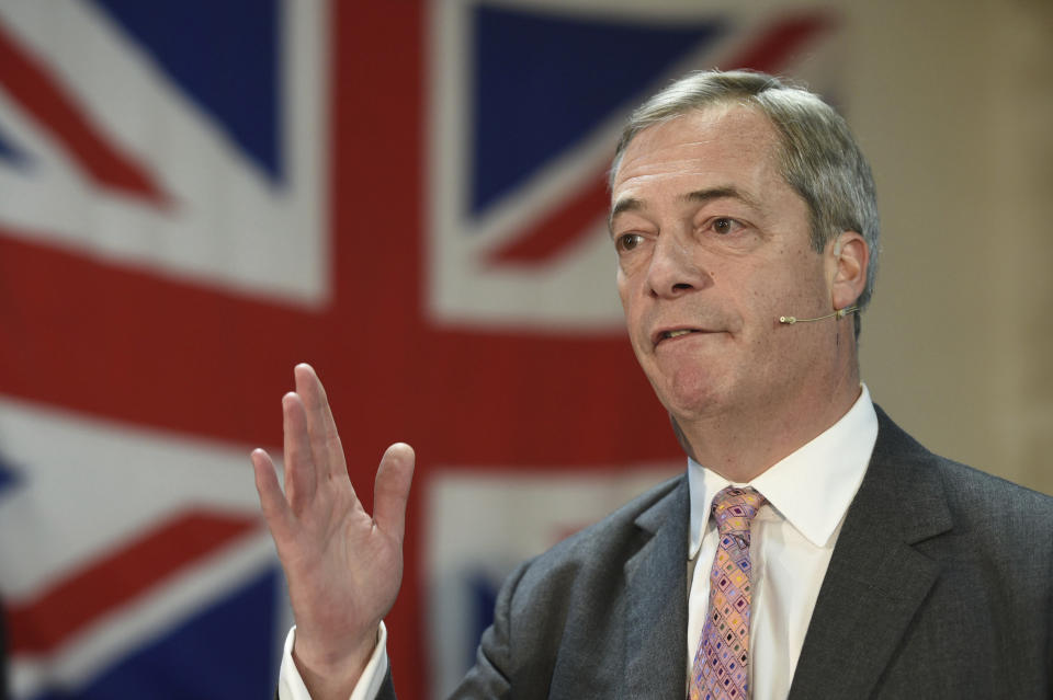 El líder del Partido Brexit, Nigel Farage, durante un mitin para las elecciones generales de diciembre, en Ilford, Essex, Inglaterra, el 13 de noviembre de 2019. (Joe Giddens/PA via AP)