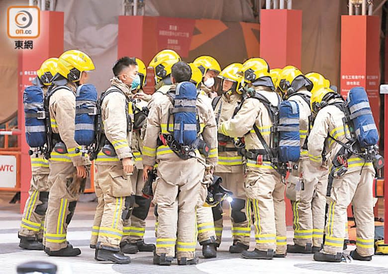 消防到場將火撲熄。（黃仲民攝）