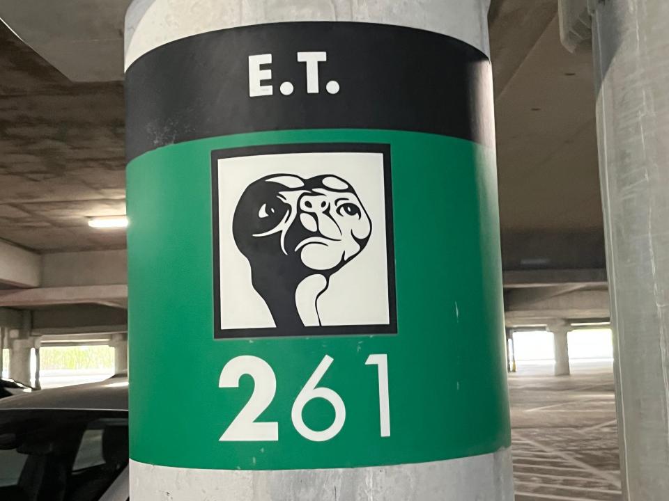 et parking lot sign at universal orlando