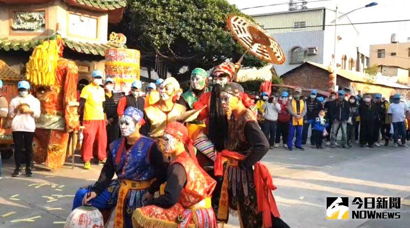 ▲溪州鄉水尾震威宮主祀伏魔大帝（鍾馗爺），展開為期三天兩夜的夜巡繞境活動藉由繞境祈求所到之處都能夠四時無災，疫情遠離。（圖／記者陳雅芳攝，2021.01.01）